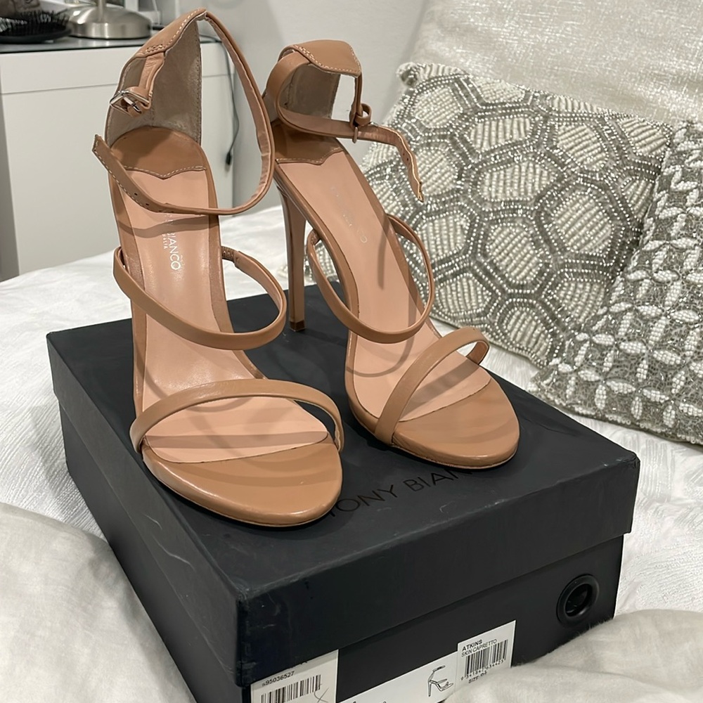 TONY BIANCO Atkins Heel in Skin Capretto
Color: Skin Capretto